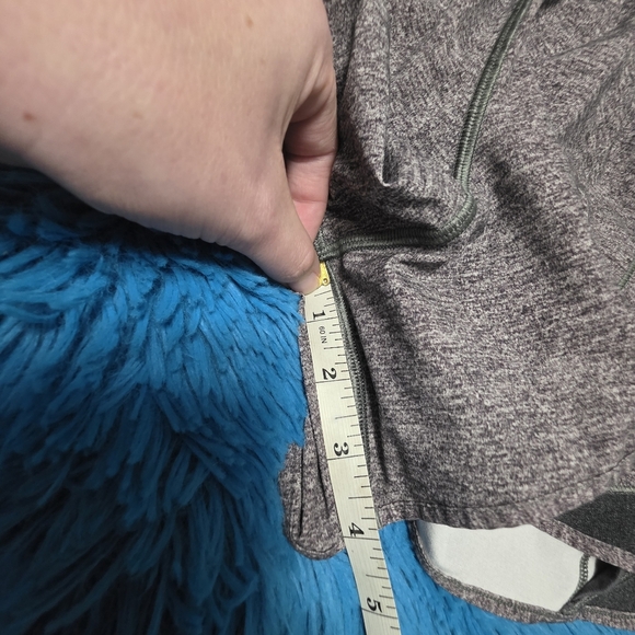 Lululemon Hotty Hot Short II 4" Size 6Tall - Picture 10 of 10